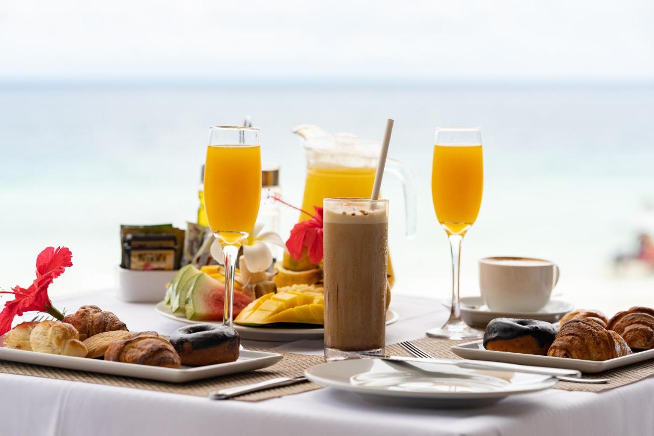 Fresh breakfast with tropical juices by the pool at My Blue Hotel